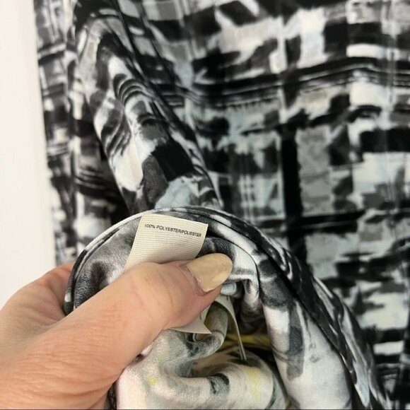 Rachel Roy abstract blouse  size Large - Picture 5 of 5